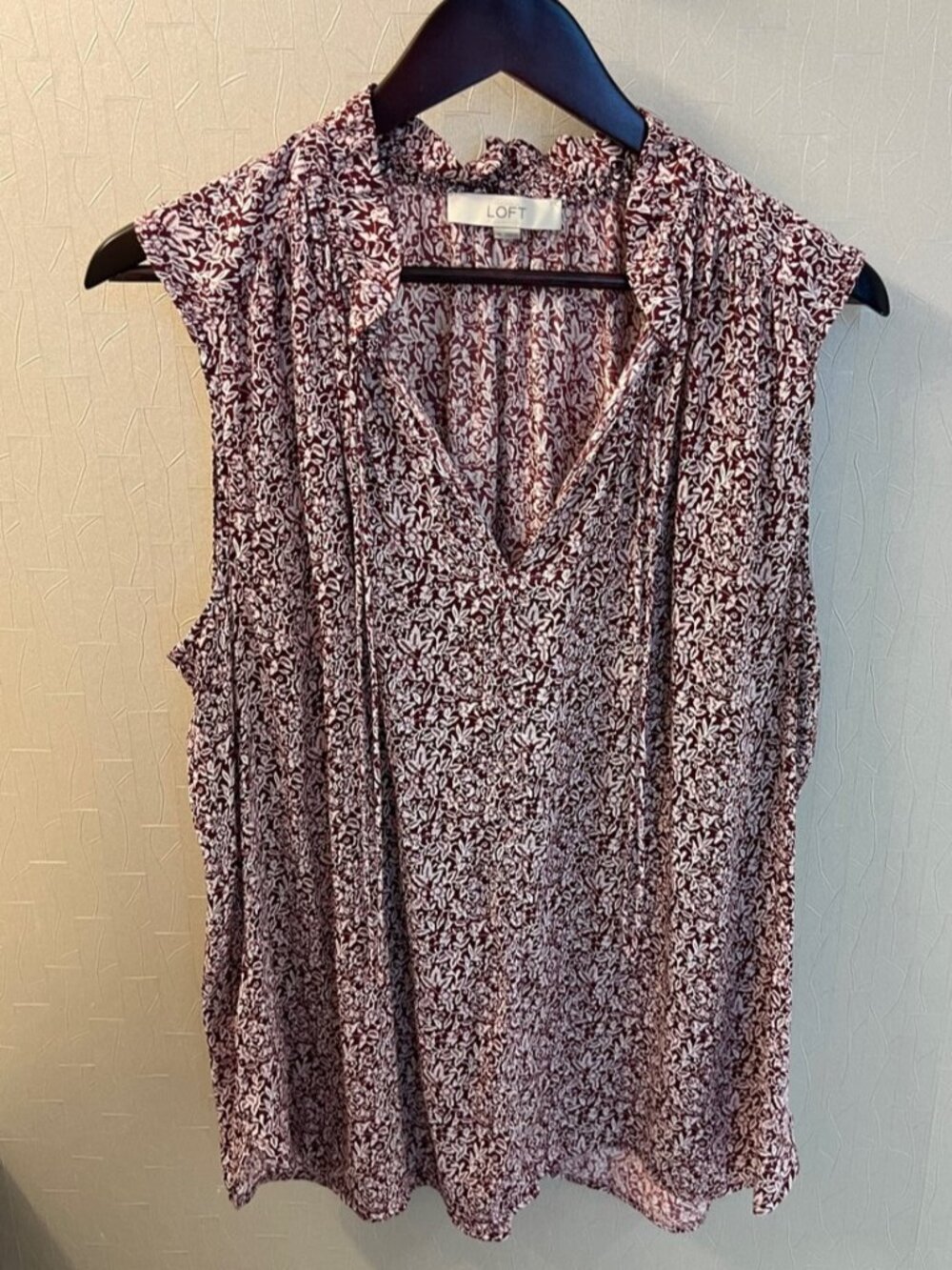 Women's Sleeveless Floral Blouse in Burgundy, Size XL